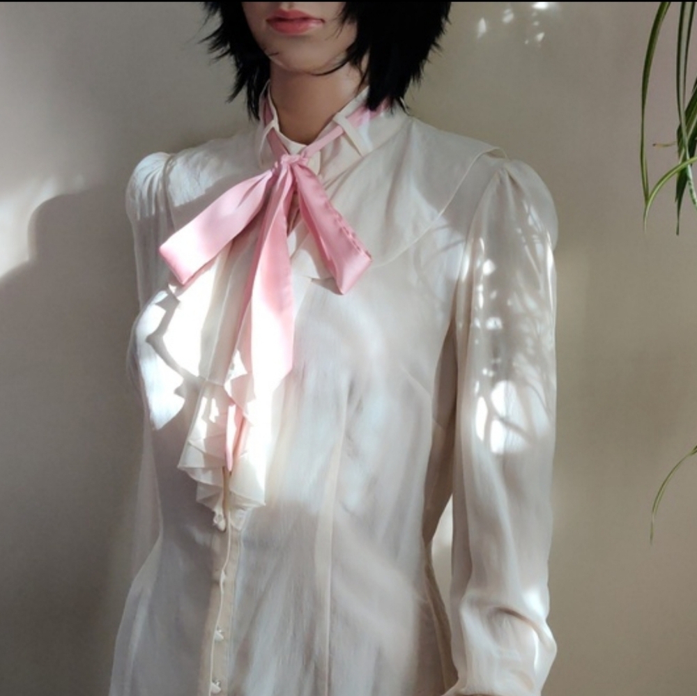 Elegant White Silk Blouse with Pink Bow - Picture 5 of 9